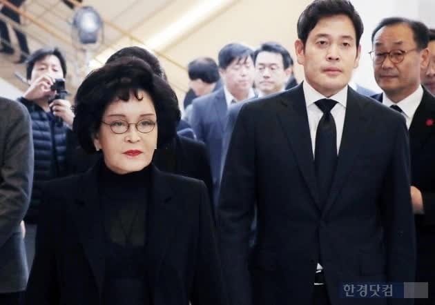 Chân dung nữ chủ tịch tập đoàn bán lẻ nhà Samsung - bà ngoại tỷ phú của “bạn gái tin đồn” G-Dragon nổi tiếng với danh “mẹ chồng khó tính” - Ảnh 4.