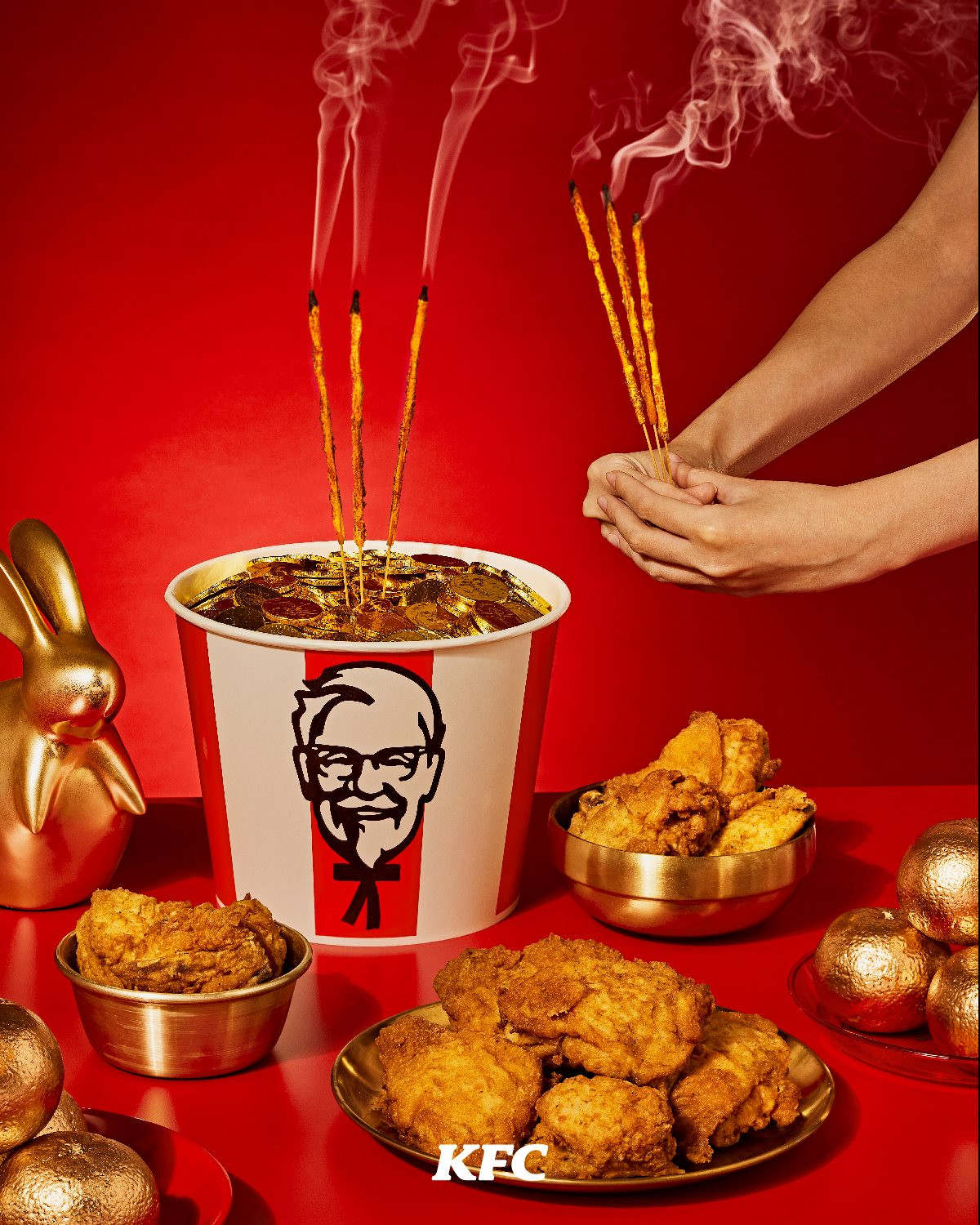 'Gà nhang khói' - sản phẩm độc lạ KFC Thái Lan dành riêng cho dịp Tết khiến dư luận xôn xao loại này nên hít hay nên nhai - Ảnh 1.