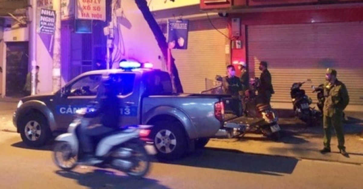 Truy bắt nghi phạm đâm chết cô gái trên phố ở Hà Nội - Ảnh 1.