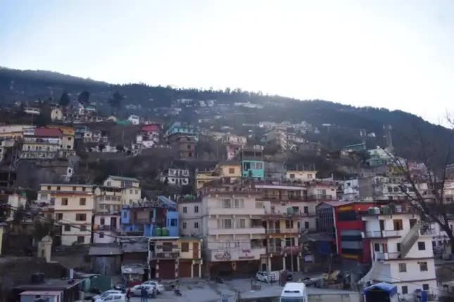 Tại sao một thành phố trên dãy Himalaya lại đang chìm xuống - Ảnh 3.