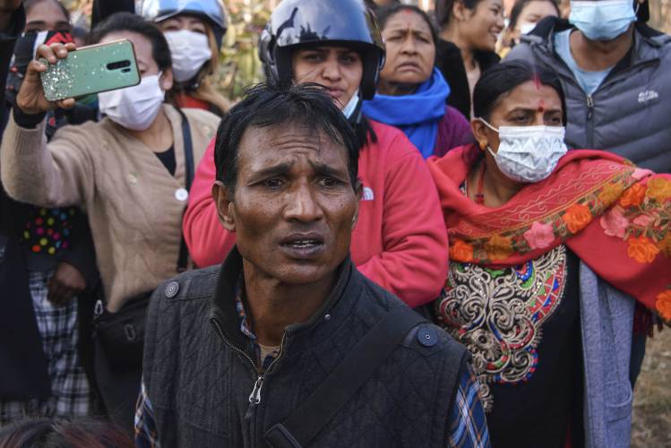 Nhân chứng vụ máy bay rơi tại Nepal kể lại về tiếng kêu cứu thảm khốc và nỗ lực tìm kiếm thi thể nạn nhân trong vô vọng - Ảnh 5. Nhân chứng vụ máy bay rơi tại Nepal kể lại về tiếng kêu cứu thảm khốc và nỗ lực tìm kiếm thi thể nạn nhân trong vô vọng - Ảnh 5.