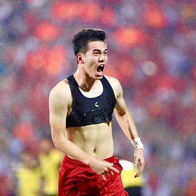Tiến Linh bất ngờ hot rần rần trước thềm Chung kết AFF Cup lượt về, được kỳ vọng sẽ ghi bàn cho ĐT Việt Nam - Ảnh 3. Tiến Linh bất ngờ hot rần rần trước thềm Chung kết AFF Cup lượt về, được kỳ vọng sẽ ghi bàn cho ĐT Việt Nam - Ảnh 3.