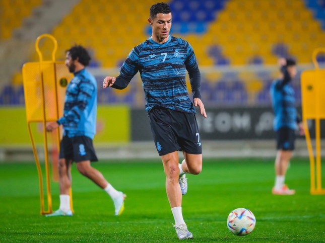 Tấm vé siêu VIP xem Ronaldo đối đầu Messi có giá không tưởng - Ảnh 2. Tấm vé siêu VIP xem Ronaldo đối đầu Messi có giá không tưởng - Ảnh 2.