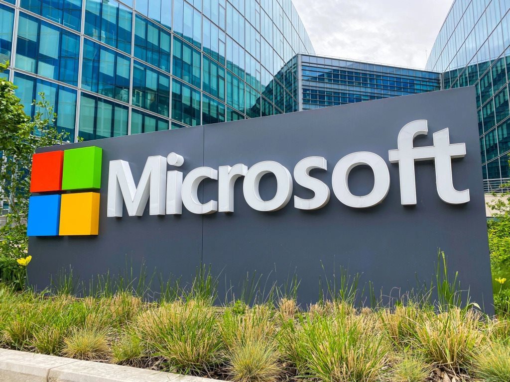 Microsoft rồi cũng phải sa thải thôi: 11.000 nhân viên sắp mất việc - Ảnh 1.