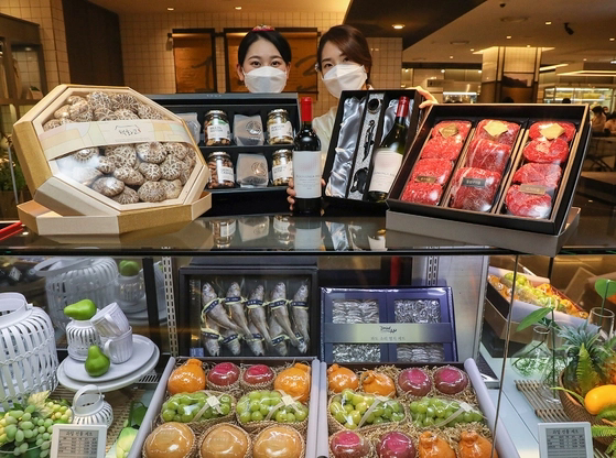 Biếu quà Tết chịu chơi như giới siêu giàu Hàn Quốc: Thịt bò lên tới 47 triệu, loại cá đặc sản giá hơn 70 triệu vẫn “đắt như tôm tươi” - Ảnh 1. Biếu quà Tết chịu chơi như giới siêu giàu Hàn Quốc: Thịt bò lên tới 47 triệu, loại cá đặc sản giá hơn 70 triệu vẫn “đắt như tôm tươi” - Ảnh 1.