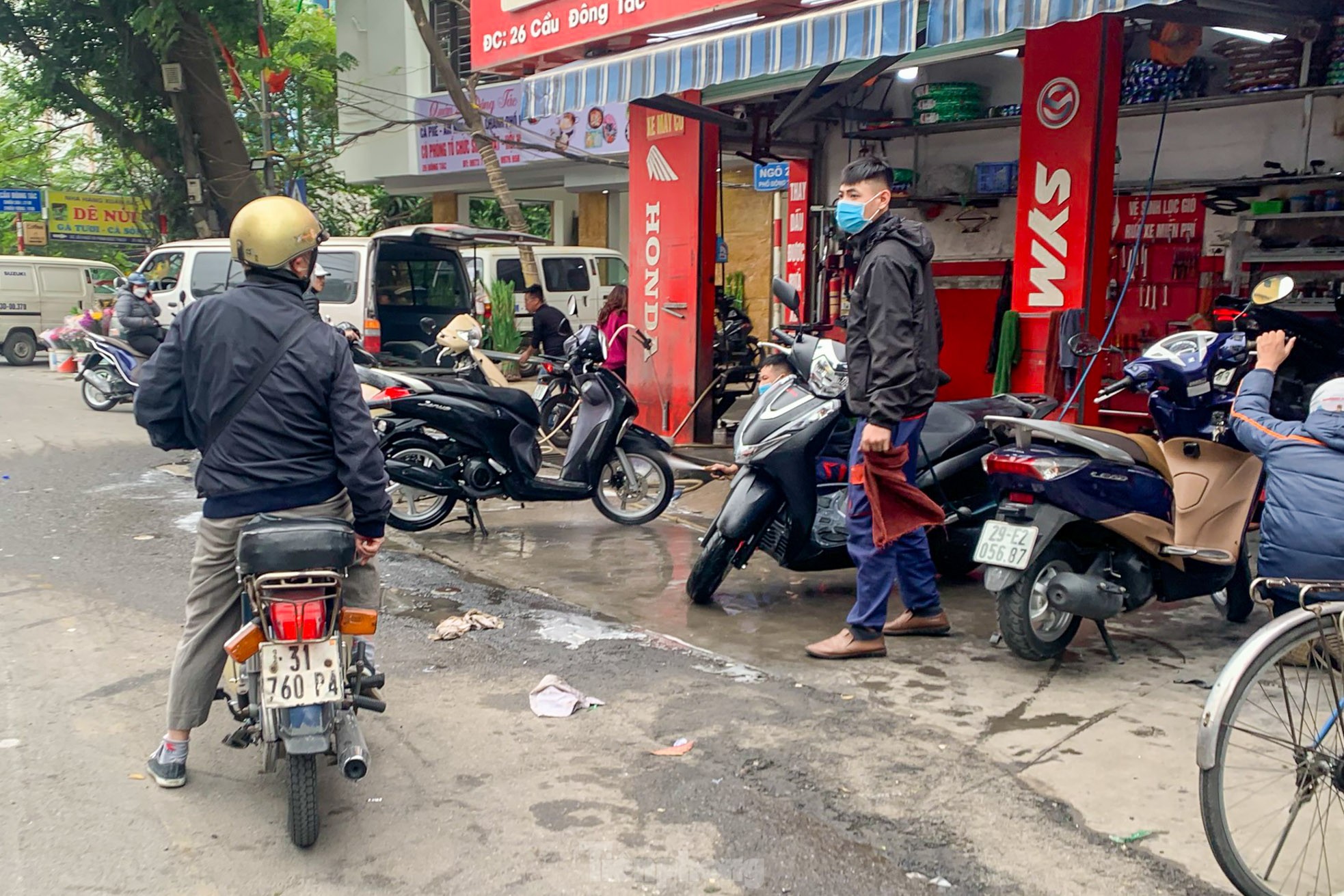Giá tăng chóng mặt, dịch vụ rửa xe ‘hốt bạc’ dịp Tết - Ảnh 11. Giá tăng chóng mặt, dịch vụ rửa xe ‘hốt bạc’ dịp Tết - Ảnh 11.