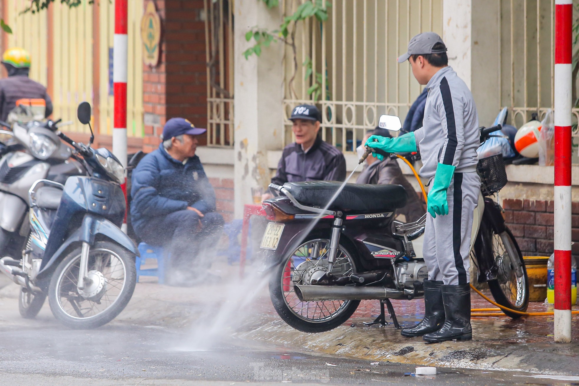 Giá tăng chóng mặt, dịch vụ rửa xe ‘hốt bạc’ dịp Tết - Ảnh 9.