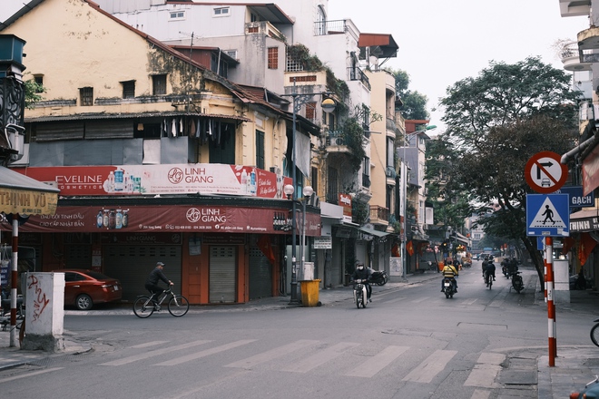 Hà Nội 29 Tết: Không còn cảnh xô bồ, tấp nập mà rất tươi đẹp và bình yên - Ảnh 7. Hà Nội 29 Tết: Không còn cảnh xô bồ, tấp nập mà rất tươi đẹp và bình yên - Ảnh 7.