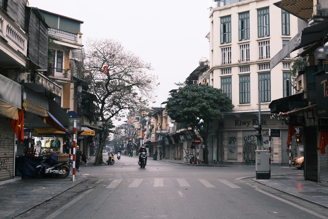 Hà Nội 29 Tết: Không còn cảnh xô bồ, tấp nập mà rất tươi đẹp và bình yên - Ảnh 5. Hà Nội 29 Tết: Không còn cảnh xô bồ, tấp nập mà rất tươi đẹp và bình yên - Ảnh 5.