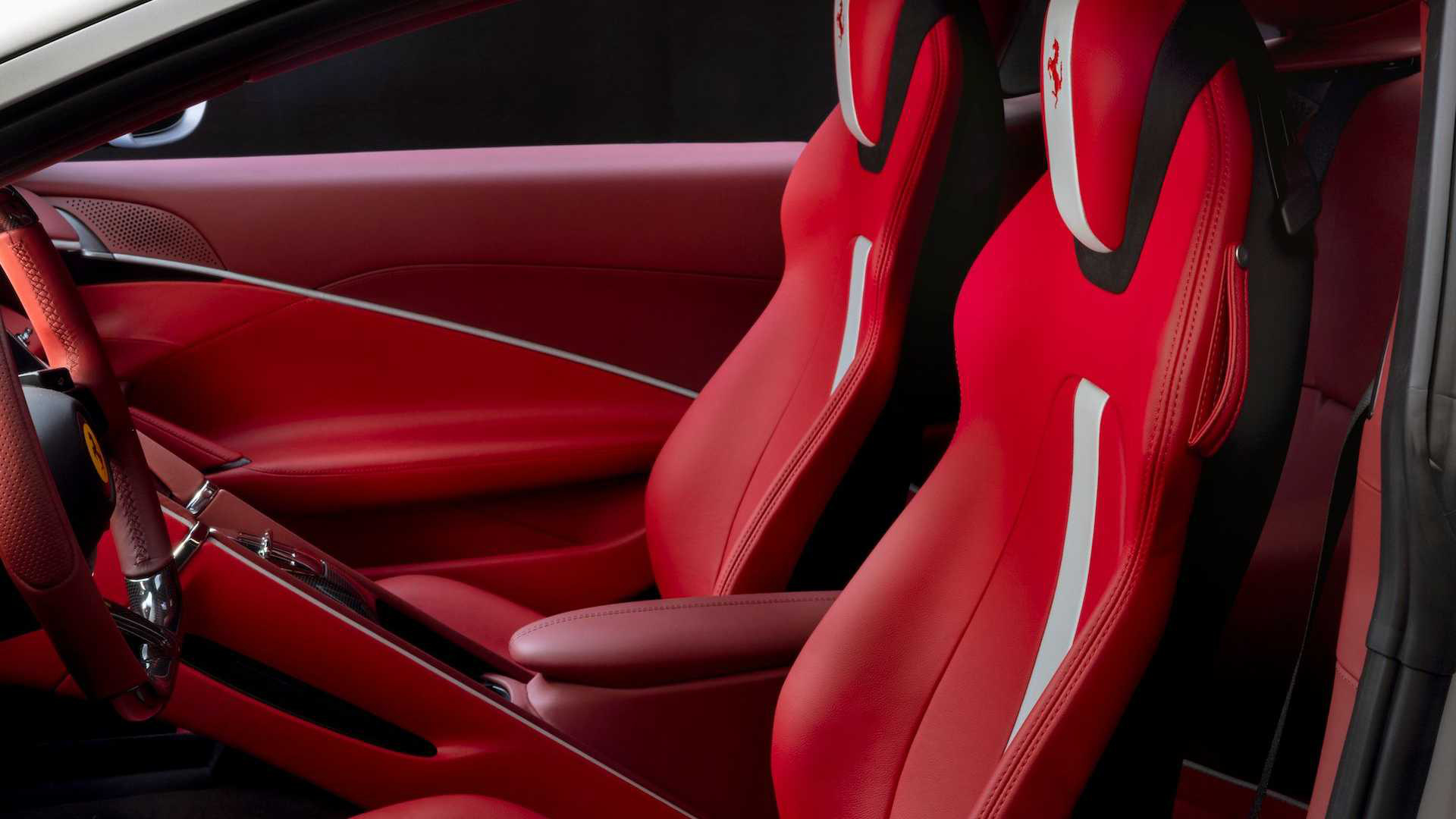 Ferrari Roma phiên bản đặc biệt có bộ ấm trà, hộp xì gà và cả... diều trong xe - Ảnh 7. Ferrari Roma phiên bản đặc biệt có bộ ấm trà, hộp xì gà và cả... diều trong xe - Ảnh 7.