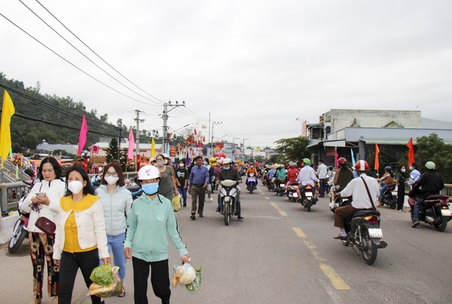 Phiên chợ mỗi năm chỉ họp 1 lần và không trả giá ở Bình Định  - Ảnh 3.