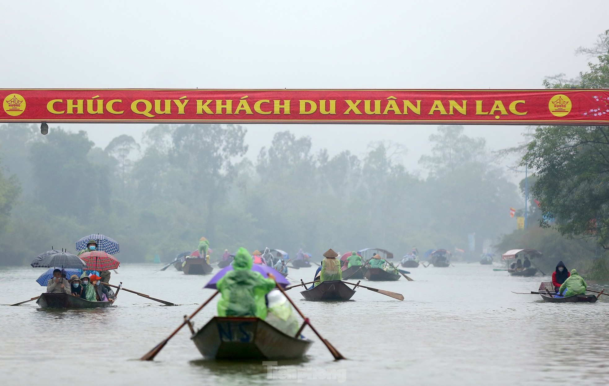 Điểm danh các lễ hội đầu xuân lớn bậc nhất Việt Nam để 'xách balo lên và đi' - Ảnh 1.