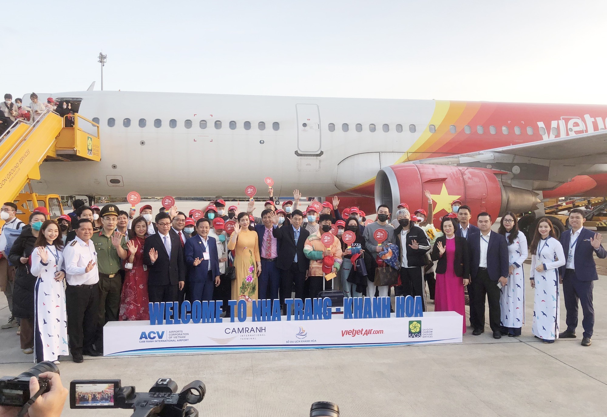 Khánh Hòa đón chuyến bay đầu tiên từ Trung Quốc - Ảnh 3.