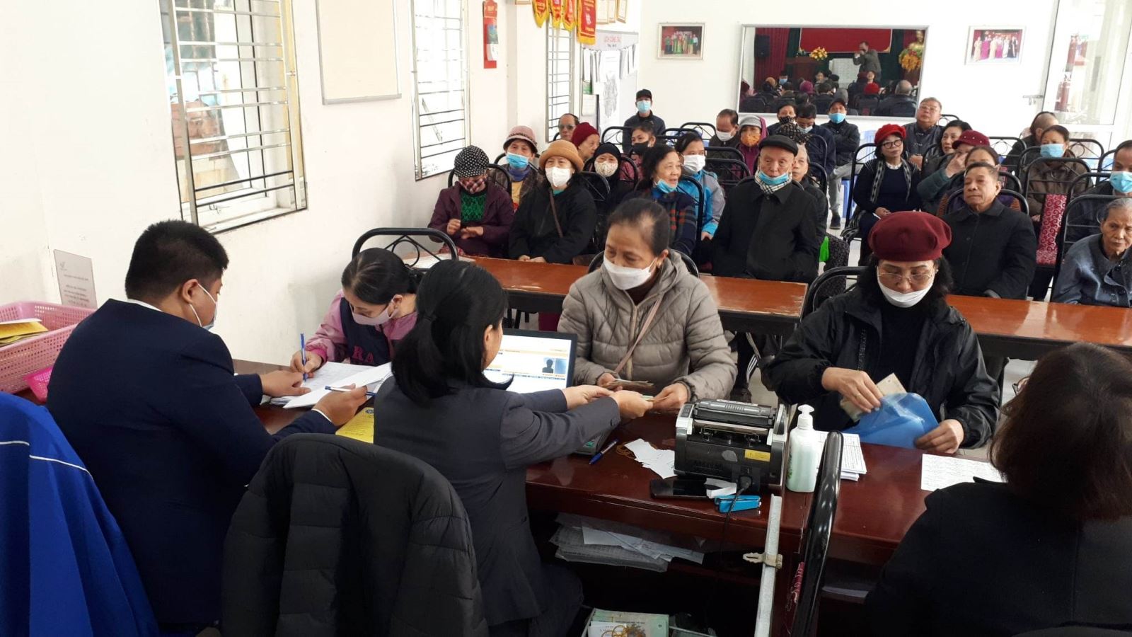 Điều chỉnh mức tiền lương và thu nhập đóng BHXH từ năm 2023 - Ảnh 1. Điều chỉnh mức tiền lương và thu nhập đóng BHXH từ năm 2023 - Ảnh 1.