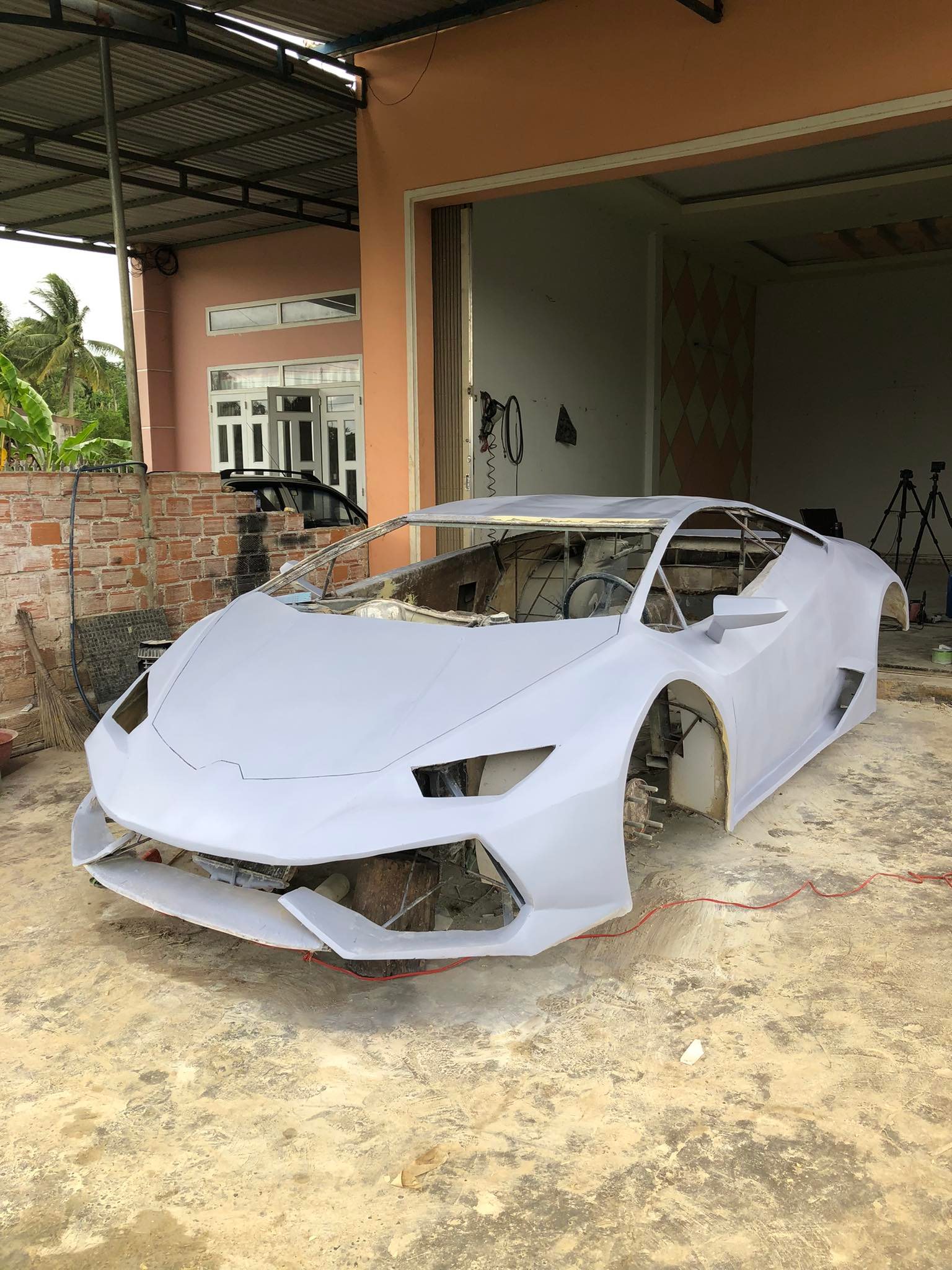 Đôi bạn Tây Nguyên tự chế Lamborghini Huracan khiến cộng đồng quốc tế trầm trồ: Năm tới sẽ chuyển mình để độc lạ nhất Việt Nam - Ảnh 2.