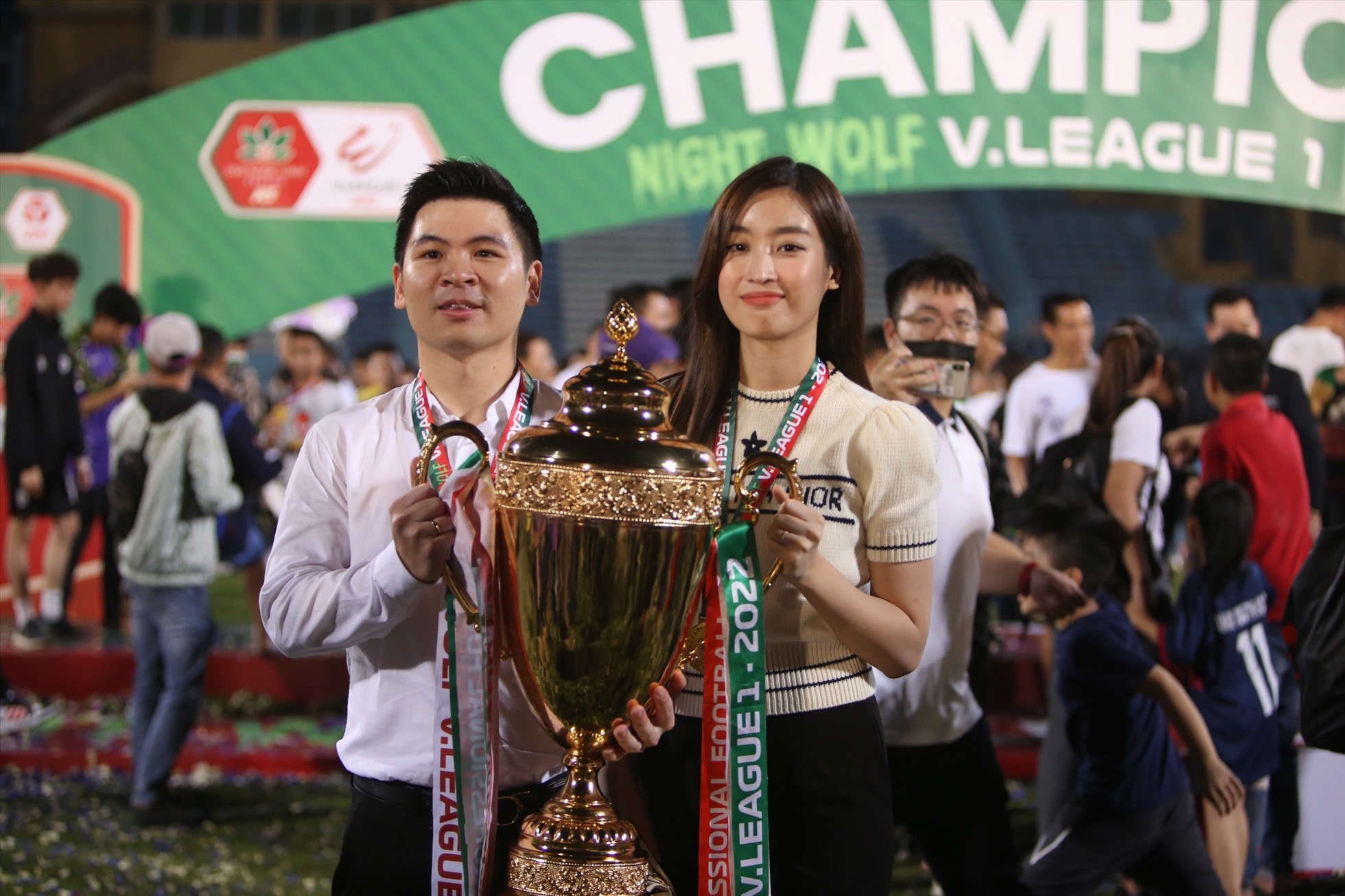 Hoa hậu Mỹ Linh: 'Mong đội bóng của ông xã làm nên lịch sử ở Siêu cúp' - Ảnh 2.