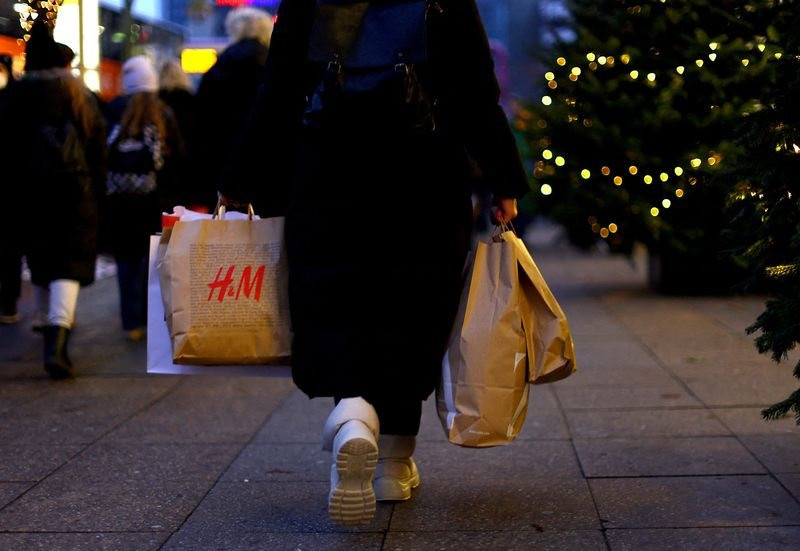 LVMH vs H&M: Khi ngành xa xỉ đánh bại thời trang ‘ăn liền’ trong khủng hoảng - Ảnh 3.