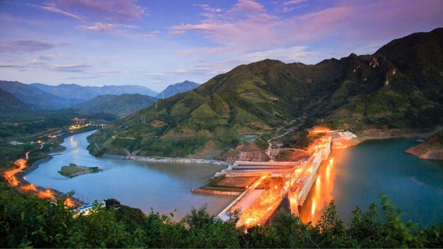 Duyệt khu du lịch nghỉ dưỡng cao cấp tại hồ thuỷ điện Sơn La, dự kiến thu gần 7.000 tỷ đồng - Ảnh 1. Duyệt khu du lịch nghỉ dưỡng cao cấp tại hồ thuỷ điện Sơn La, dự kiến thu gần 7.000 tỷ đồng - Ảnh 1.