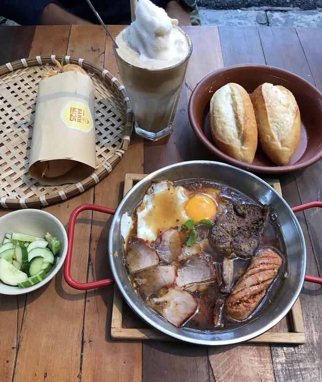 Những quán ăn không thể vội ở Hà Nội, đông nghịt người xếp hàng vì toàn món ngon trứ danh - Ảnh 3. Những quán ăn không thể vội ở Hà Nội, đông nghịt người xếp hàng vì toàn món ngon trứ danh - Ảnh 3.