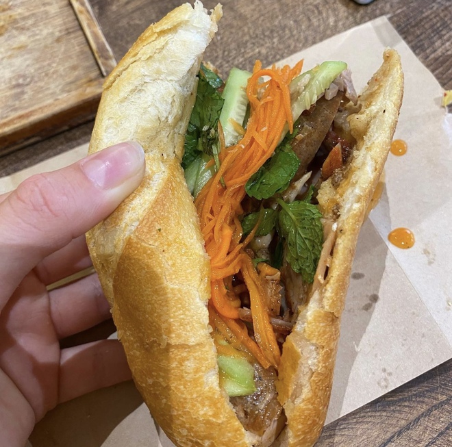 Những quán ăn không thể vội ở Hà Nội, đông nghịt người xếp hàng vì toàn món ngon trứ danh - Ảnh 2. Những quán ăn không thể vội ở Hà Nội, đông nghịt người xếp hàng vì toàn món ngon trứ danh - Ảnh 2.