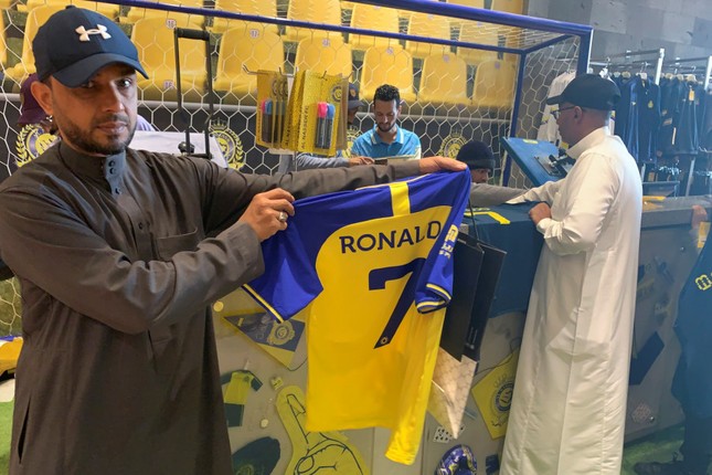 Ronaldo giúp Al Nassr kiếm về nhiều triệu USD chỉ sau 48 giờ - Ảnh 2.