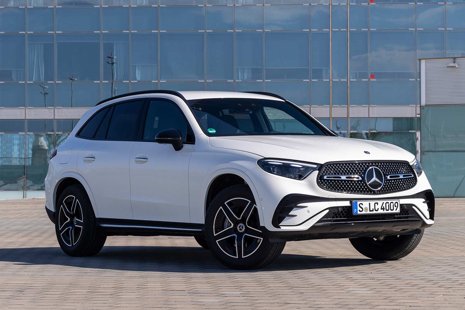 Mercedes-Benz GLC 2023 giá dự kiến tới 2,9 tỷ đồng tại Việt Nam: Đắt hơn BMW X3 nửa tỷ, nhập với số lượng ít - Ảnh 2.