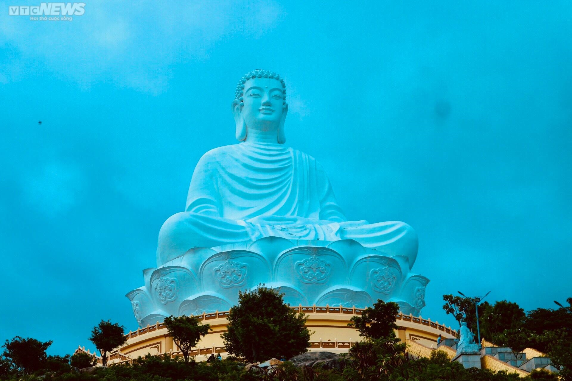 Tượng Phật ngồi từng cao nhất Đông Nam Á thu hút ngàn người đến chiêm bái - Ảnh 3.