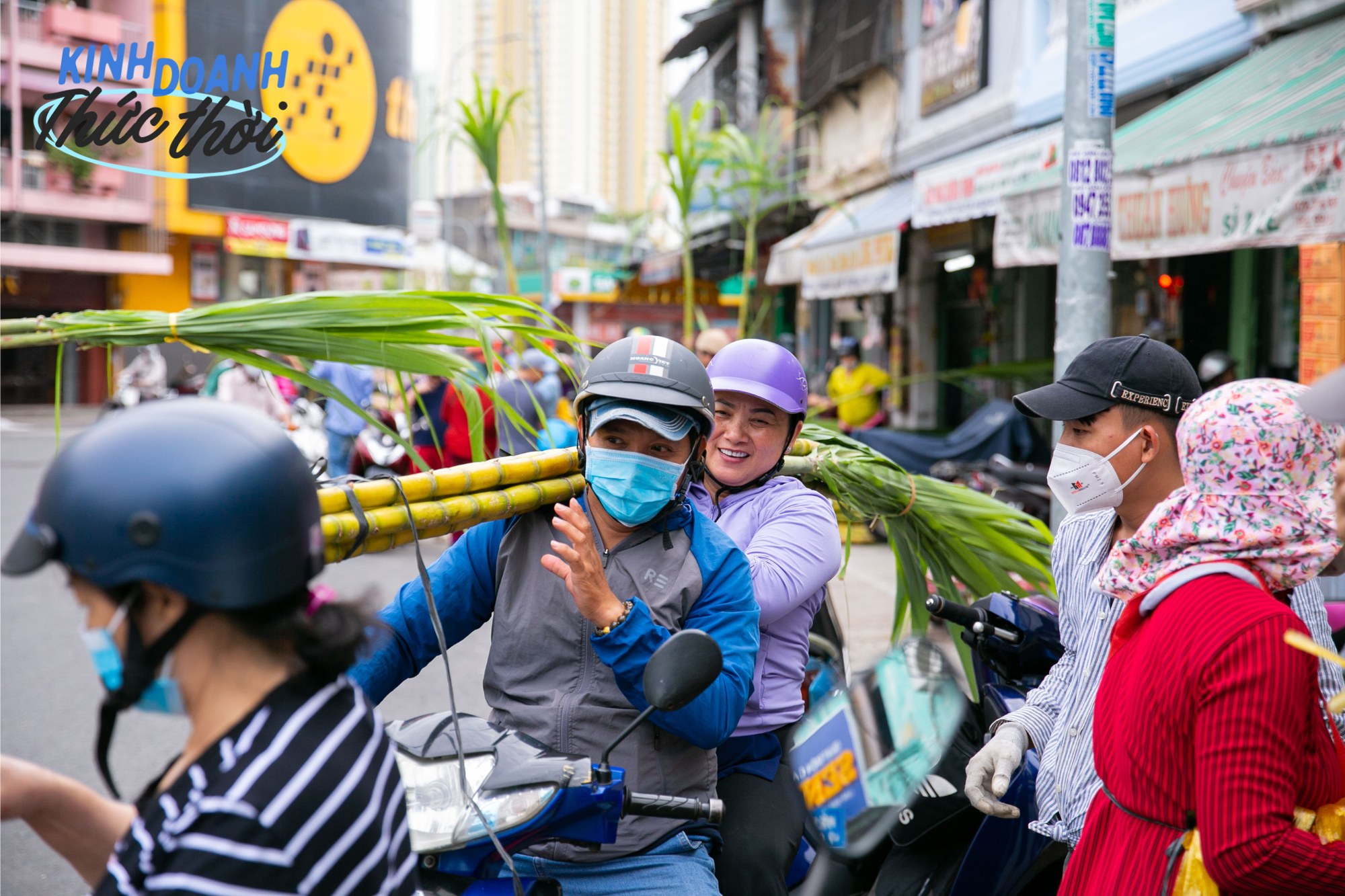 Kiếm hàng chục triệu chưa đầy 24 giờ nhờ phong tục mua mía vàng cúng vía Trời ở Sài Gòn - Ảnh 8.