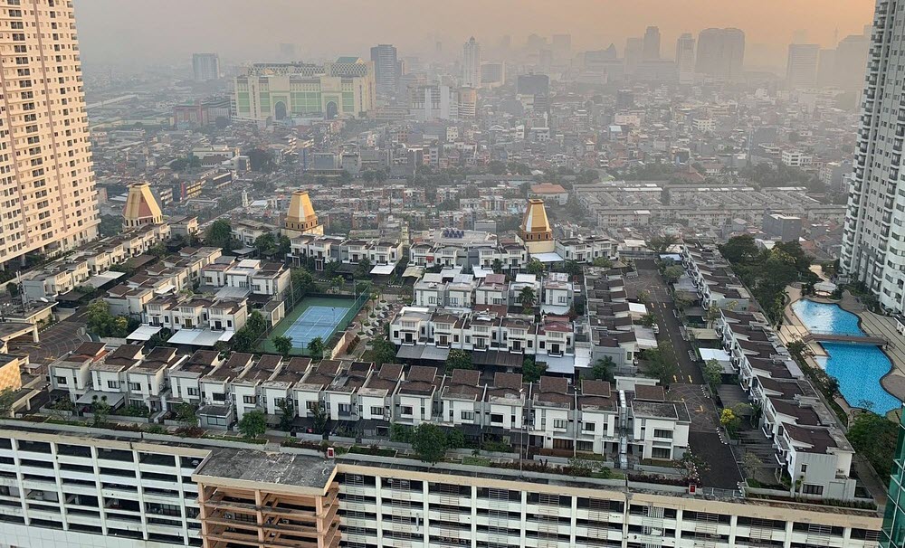 Đất chật, Indonesia xây 'làng biệt thự' trên nóc trung tâm thương mại rộng hơn 12.000m2: Chẳng sợ lũ lụt, giá thuê gần 30 triệu/tháng - Ảnh 1.