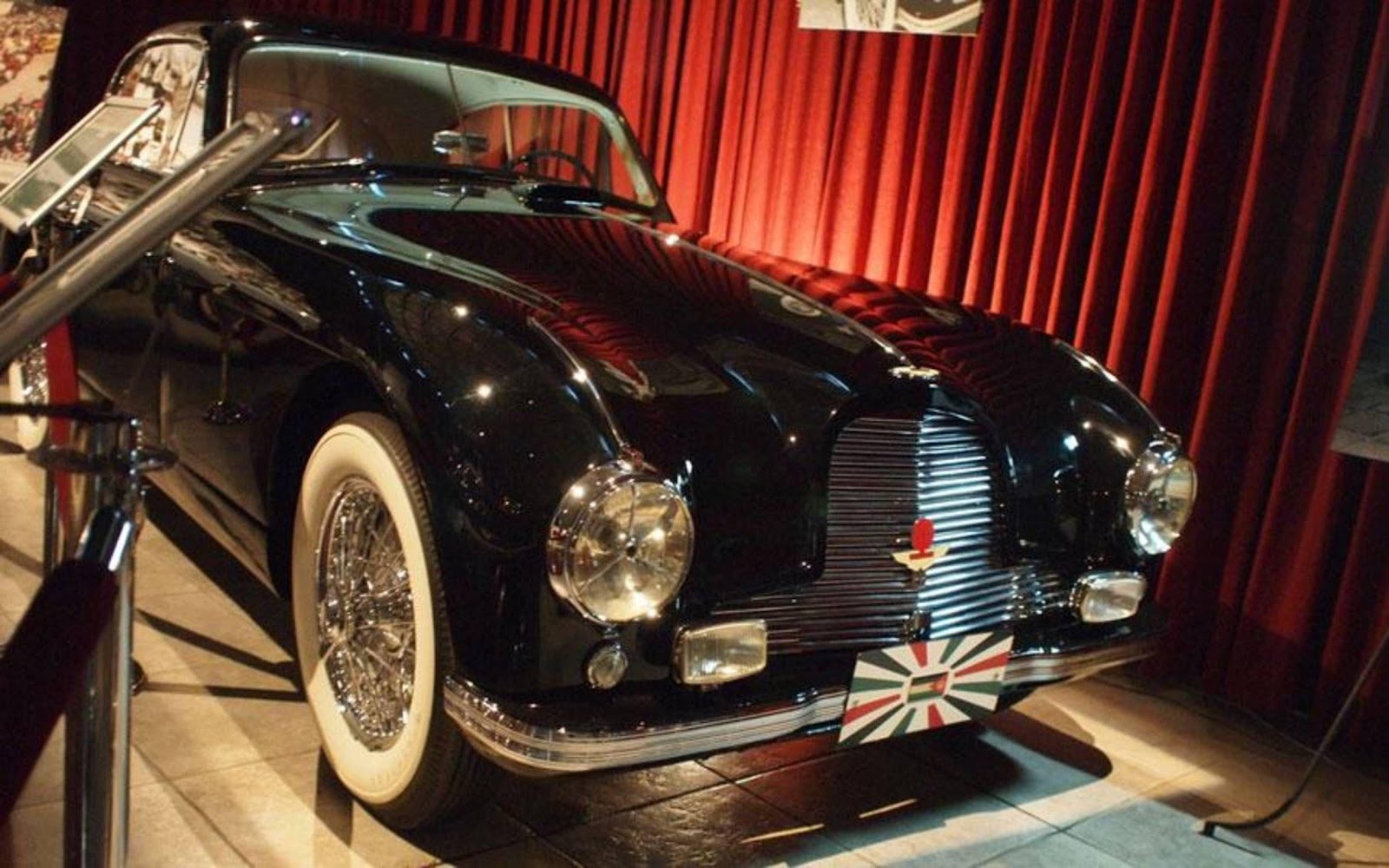 Vị vua giàu bậc nhất thế giới hiện đại sở hữu nhiều xe ô tô tới mức mở cả 1 bảo tàng trưng bày: Từ xe siêu sang tới siêu hiếm, người thường khó tưởng tượng nổi - Ảnh 2.
