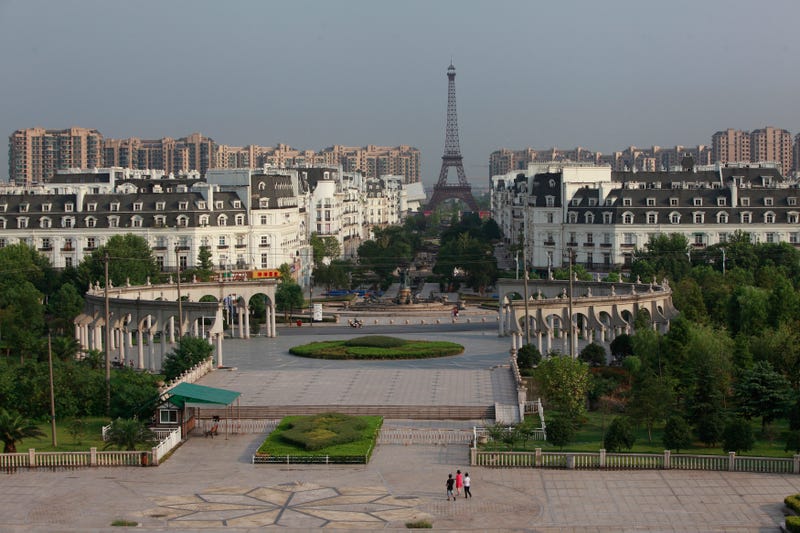 10 phiên bản “nhái” các thành phố nổi tiếng thế giới của Trung Quốc: Từ Paris hoa lệ đến Venice mộng mơ đều được xây kỳ công với tỉ lệ 1:1   - Ảnh 9.