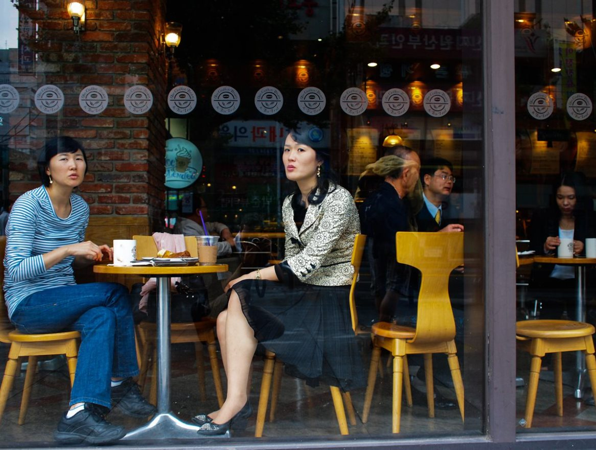 Sự khốc liệt khi kinh doanh quán cà phê: Các cửa hàng tại Hàn Quốc đua nhau dìm giá đến mức đóng cửa, cứ 1 quán mới mở thì 2 quán cũ sập tiệm - Ảnh 1.