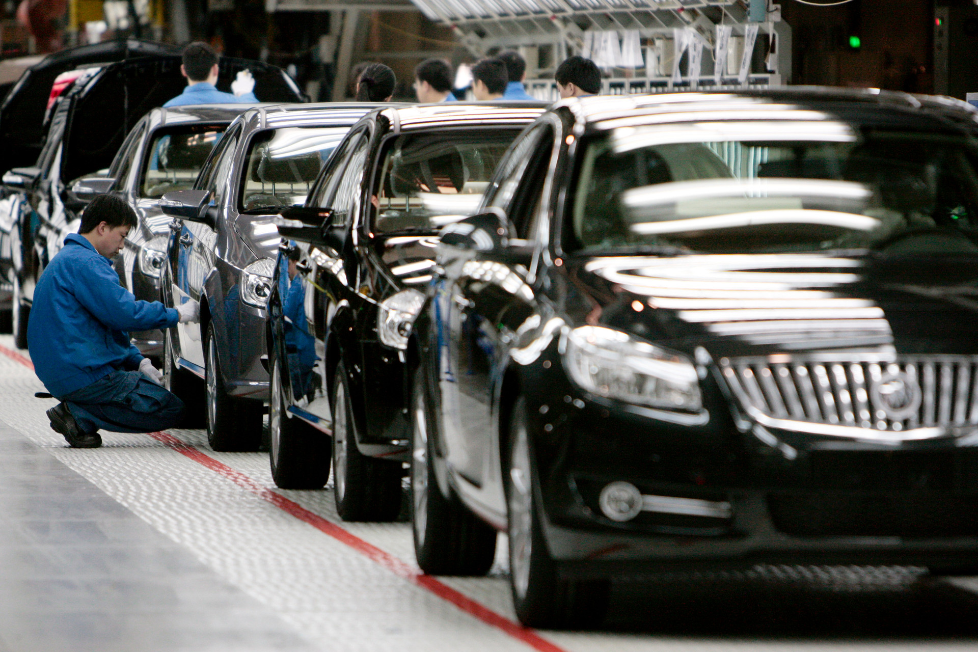 General Motors lấy lại ‘ngôi vương’ trong ngành xe hơi tại Mỹ từ tay Toyota - Ảnh 1.