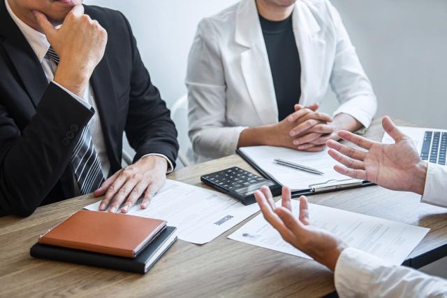 Người phỏng vấn: "Khóa quần của tôi bị mở, cậu sẽ nhắc tôi thế nào?" Trả lời như nào để lập tức được tuyển dụng - Ảnh 2. Người phỏng vấn: "Khóa quần của tôi bị mở, cậu sẽ nhắc tôi thế nào?" Trả lời như nào để lập tức được tuyển dụng - Ảnh 2.
