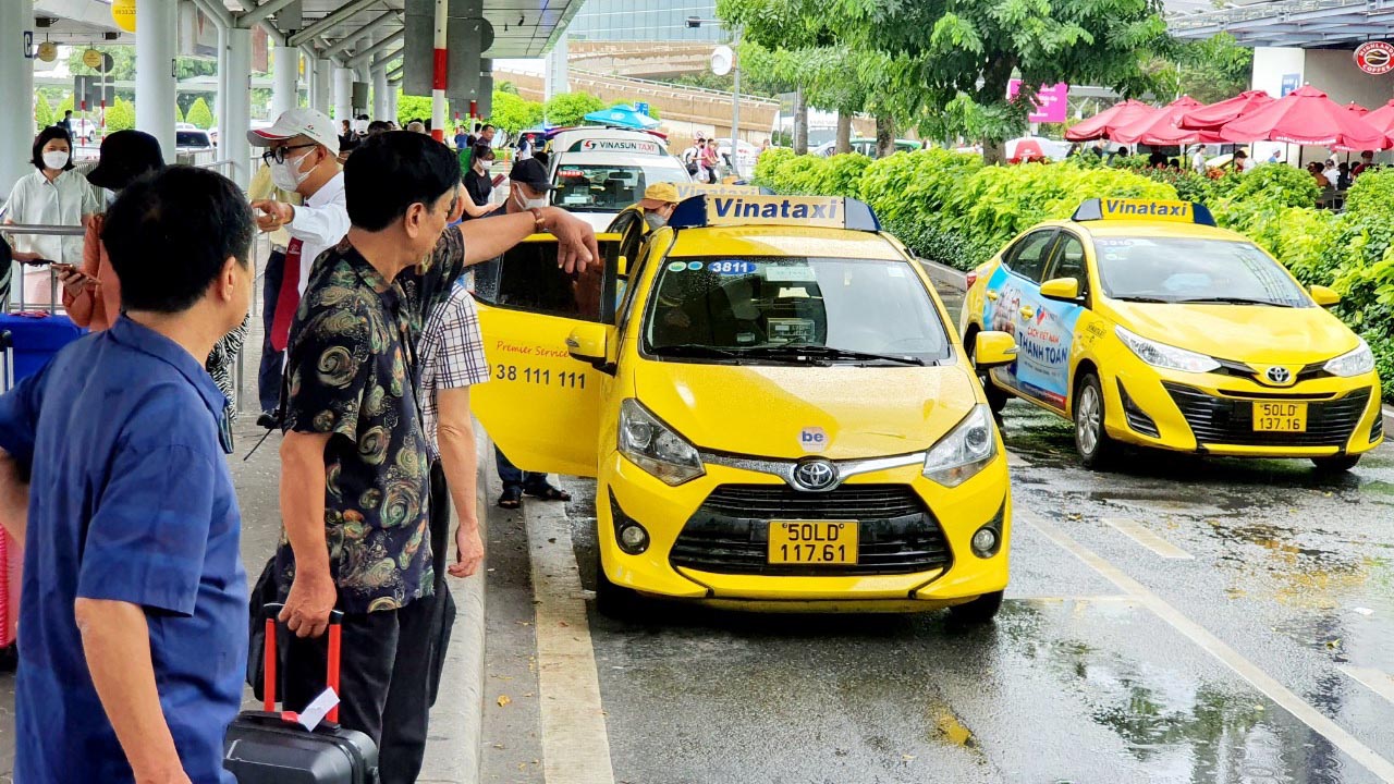 Taxi trở lại cuộc đua - Ảnh 1.