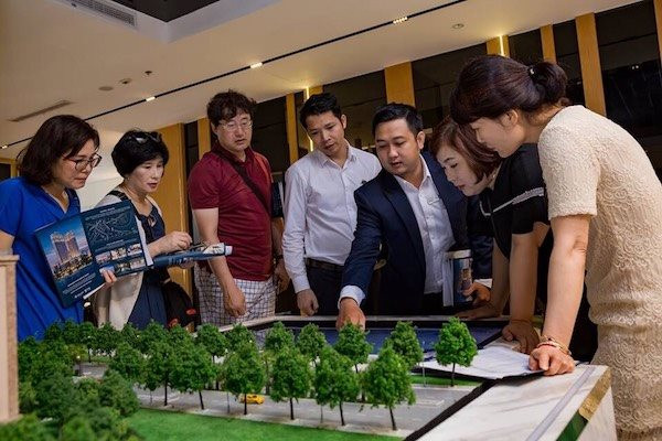 Rào cản nào khiến nhà đầu tư chưa xuống tiền mua bất động sản? - Ảnh 1. Rào cản nào khiến nhà đầu tư chưa xuống tiền mua bất động sản? - Ảnh 1.