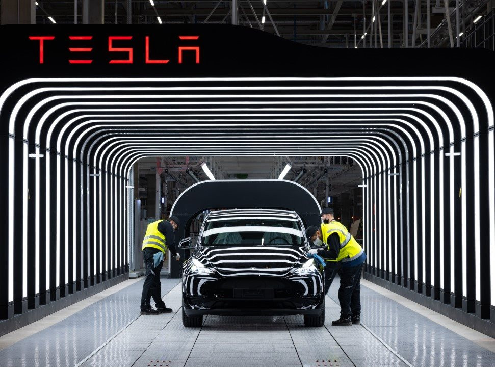 Đừng đùa với Elon Musk: Tesla dẫn đầu tỷ suất lợi nhuận gộp toàn ngành, mặc dư luận dẫn dắt vẫn sở hữu vị thế ‘khủng’, chuẩn bị vươn lên từ ‘tàn tro’ - Ảnh 4.
