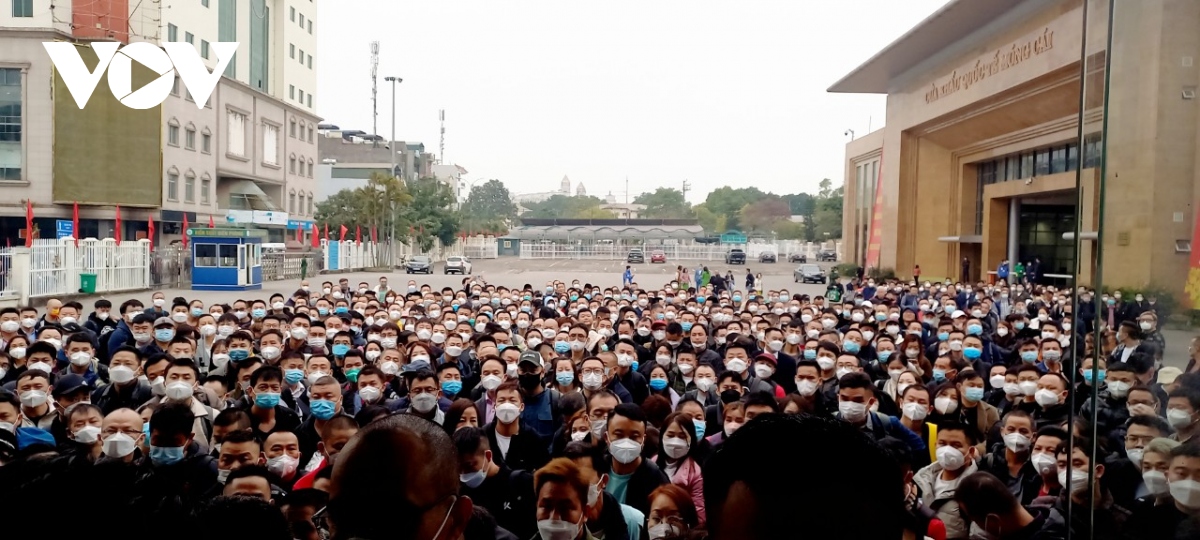 Hàng nghìn người xuất, nhập cảnh trong ngày mở lại cửa khẩu ở Quảng Ninh, Lạng Sơn - Ảnh 3.