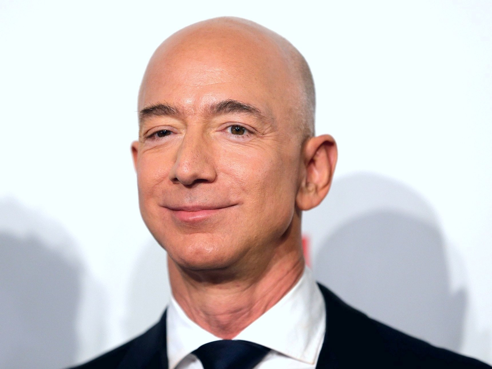 Rộ tin đồn Jeff Bezos sẽ trở lại làm CEO sau khi Amazon sa thải 18.000 nhân viên - Ảnh 1.