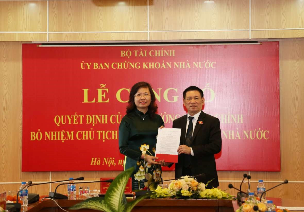 Bà Vũ Thị Chân Phương được bổ nhiệm làm Chủ tịch Ủy ban Chứng khoán Nhà nước - Ảnh 1.