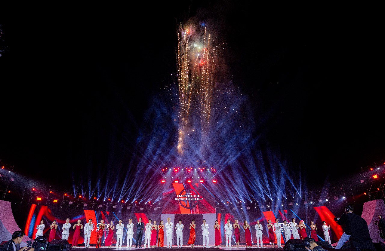 SOOBIN trình diễn cực cháy với dàn siêu xe, BigDaddy - Emily cùng OPlus khuấy đảo đêm gala Car Choice Awards 2022 - Ảnh 1. SOOBIN trình diễn cực cháy với dàn siêu xe, BigDaddy - Emily cùng OPlus khuấy đảo đêm gala Car Choice Awards 2022 - Ảnh 1.