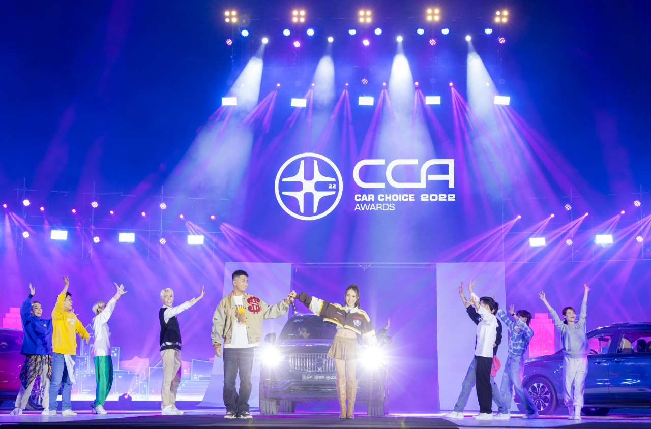 SOOBIN trình diễn cực cháy với dàn siêu xe, BigDaddy - Emily cùng OPlus khuấy đảo đêm gala Car Choice Awards 2022 - Ảnh 5. SOOBIN trình diễn cực cháy với dàn siêu xe, BigDaddy - Emily cùng OPlus khuấy đảo đêm gala Car Choice Awards 2022 - Ảnh 5.
