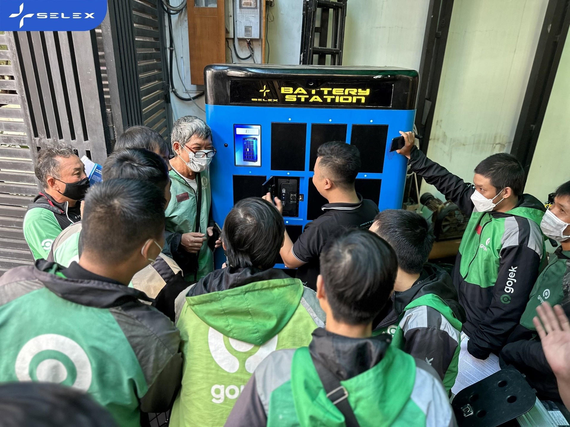 Startup Việt có sản phẩm được ví như 'iPhone của xe máy điện', sở hữu 'máy bán pin' độc nhất vô nhị, tài xế chỉ mất 16.000 đồng cho 50km chạy xe - Ảnh 2.