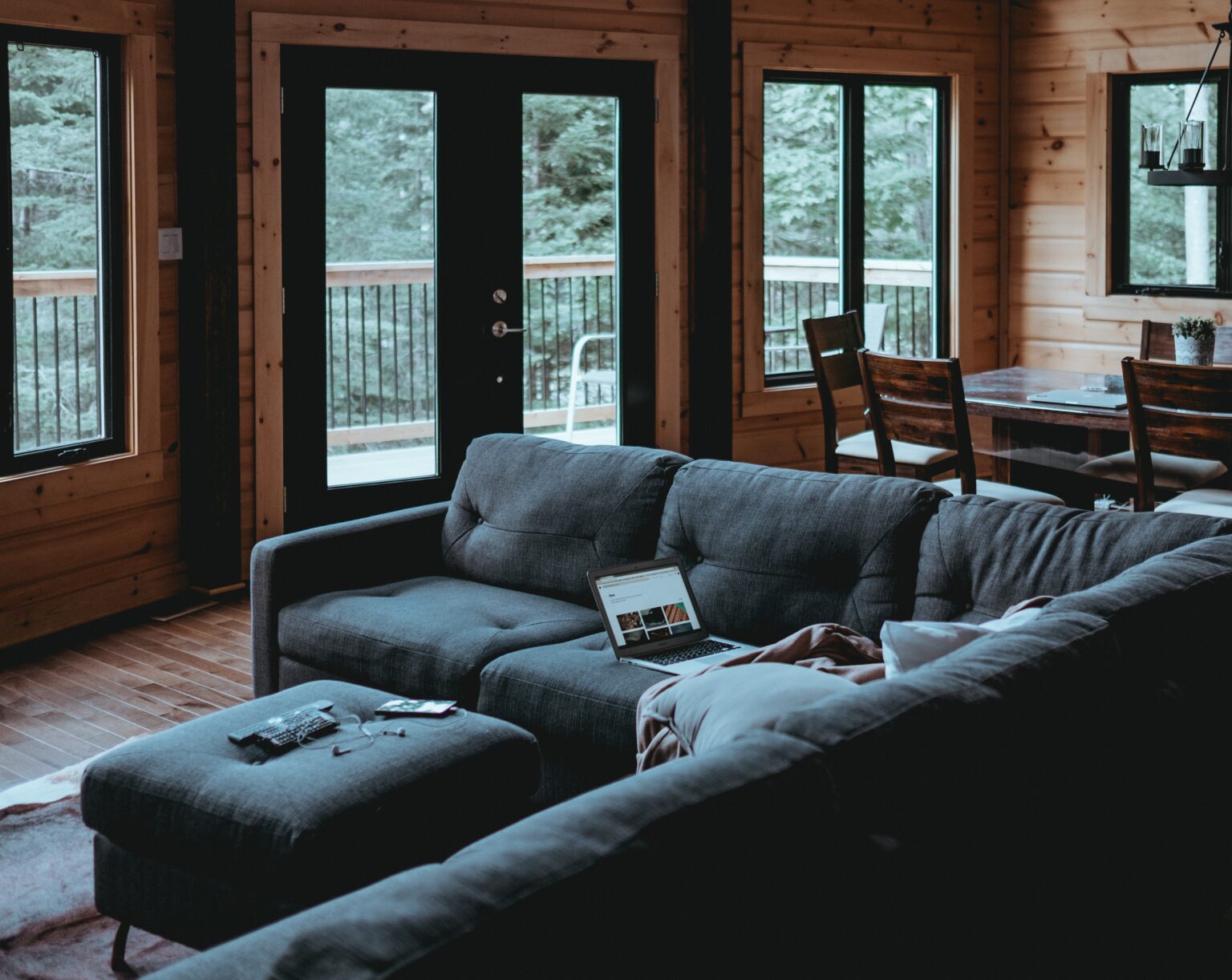 Tại sao bạn dễ ngủ trên ghế sofa và sau đó tỉnh táo trên giường? - Ảnh 2. Tại sao bạn dễ ngủ trên ghế sofa và sau đó tỉnh táo trên giường? - Ảnh 2.