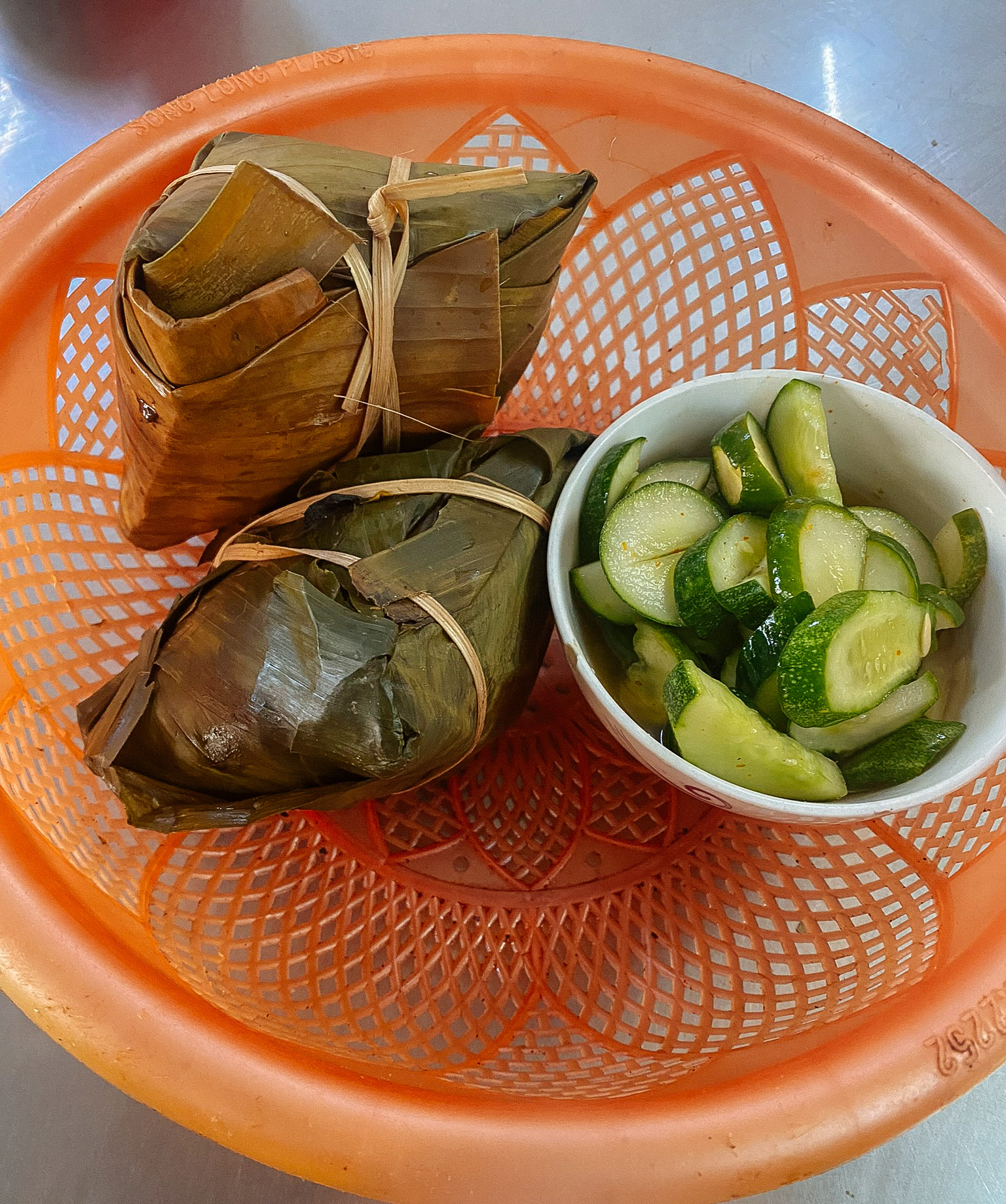 Hàng bánh giò có chỗ ngồi như rạp cưới, cô chủ tiết lộ bí mật hút khách của chiếc bánh 'nguyên thủy' - Ảnh 5. Hàng bánh giò có chỗ ngồi như rạp cưới, cô chủ tiết lộ bí mật hút khách của chiếc bánh 'nguyên thủy' - Ảnh 5.