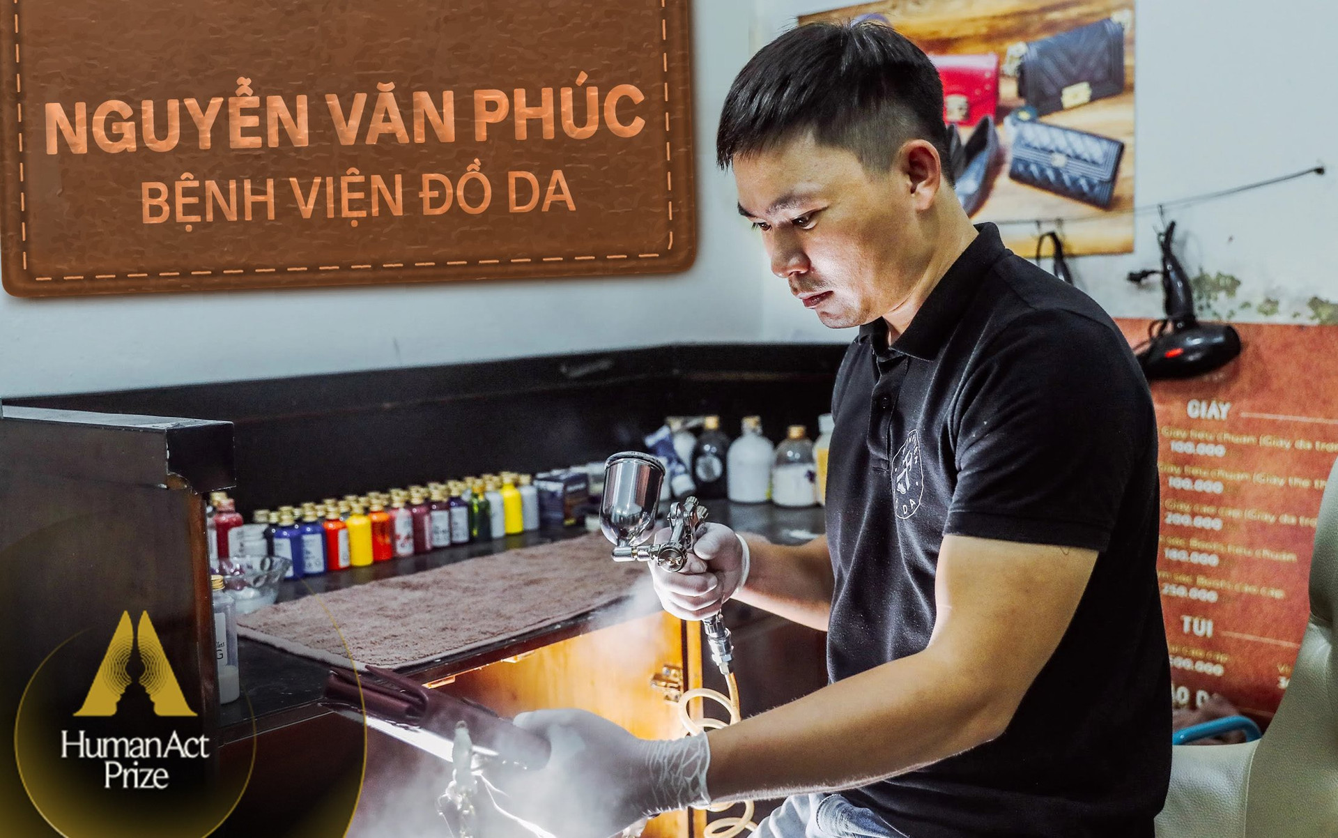 Đi đánh giày gần 10 năm để có tiền đi học, chàng trai 9X bỏ nghề báo về mở xưởng đồ da ‘tút lại nhan sắc’ cho những bộ sofa tiền tỷ, cùng anh em đường phố viết lại cuộc đời - Ảnh 1. Đi đánh giày gần 10 năm để có tiền đi học, chàng trai 9X bỏ nghề báo về mở xưởng đồ da ‘tút lại nhan sắc’ cho những bộ sofa tiền tỷ, cùng anh em đường phố viết lại cuộc đời - Ảnh 1.