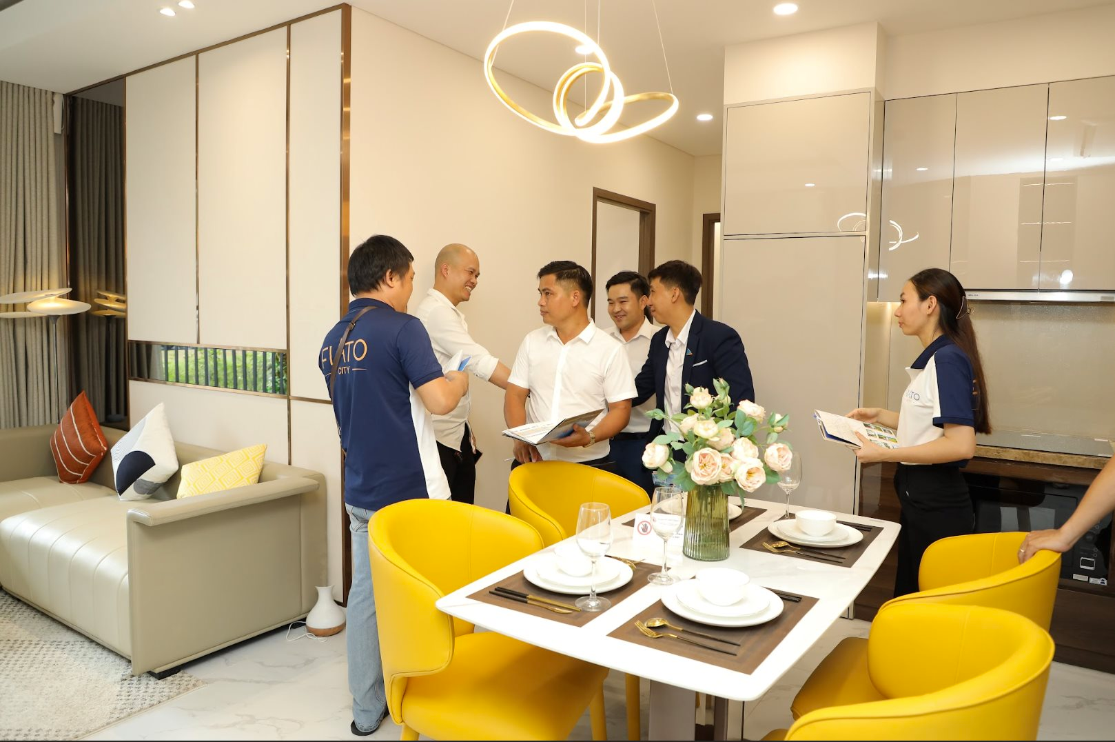 Giao dịch bất động sản tăng gấp hơn 2 lần so với đầu năm, giá có thể bật tăng trở lại - Ảnh 2.