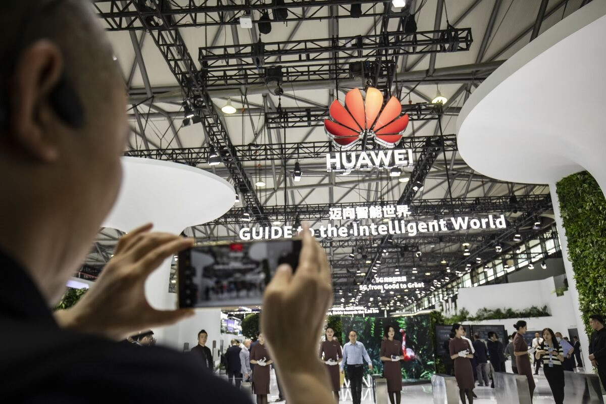 Huawei giúp các đối tác đổi nhờ nhờ ra mắt chiếc điện thoại thông minh 'cây nhà lá vườn' - Ảnh 1.