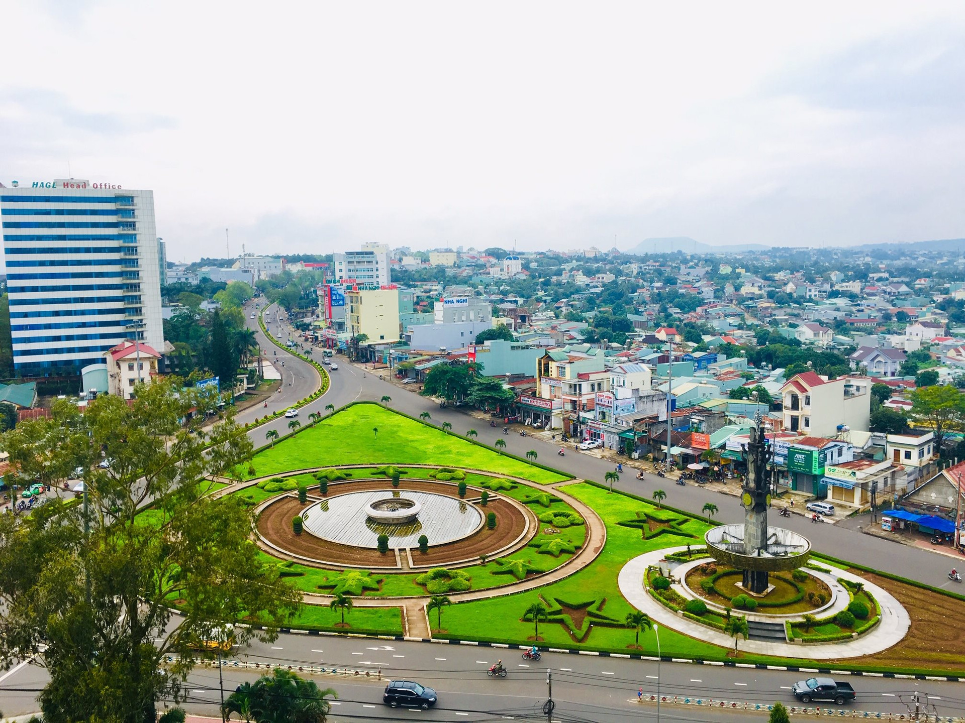 Cùng khởi nghiệp từ gỗ và trở nên giàu có với cơ đồ nghìn tỷ, 3 đại gia Gia Lai ngày nay: Hào quang phố núi vụt tắt! - Ảnh 1.