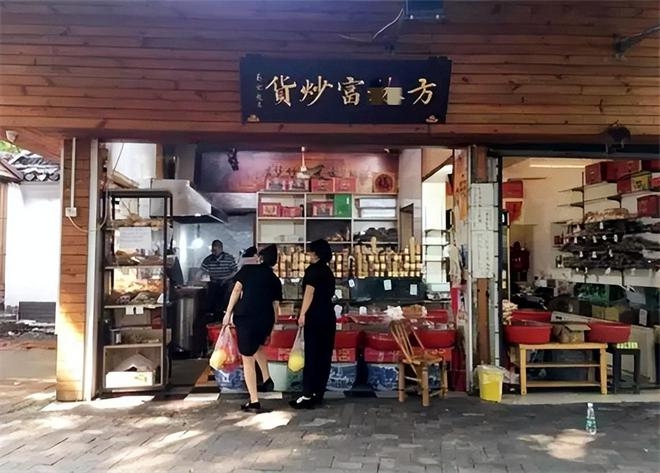 In 1 “chữ” lên bao bì sản phẩm để kinh doanh, người đàn ông bị phạt gần 700 triệu đồng: Kháng cáo 2 lần bất thành, bị tăng tiền phạt lên gấp đôi vì 1 lý do - Ảnh 2. In 1 “chữ” lên bao bì sản phẩm để kinh doanh, người đàn ông bị phạt gần 700 triệu đồng: Kháng cáo 2 lần bất thành, bị tăng tiền phạt lên gấp đôi vì 1 lý do - Ảnh 2.